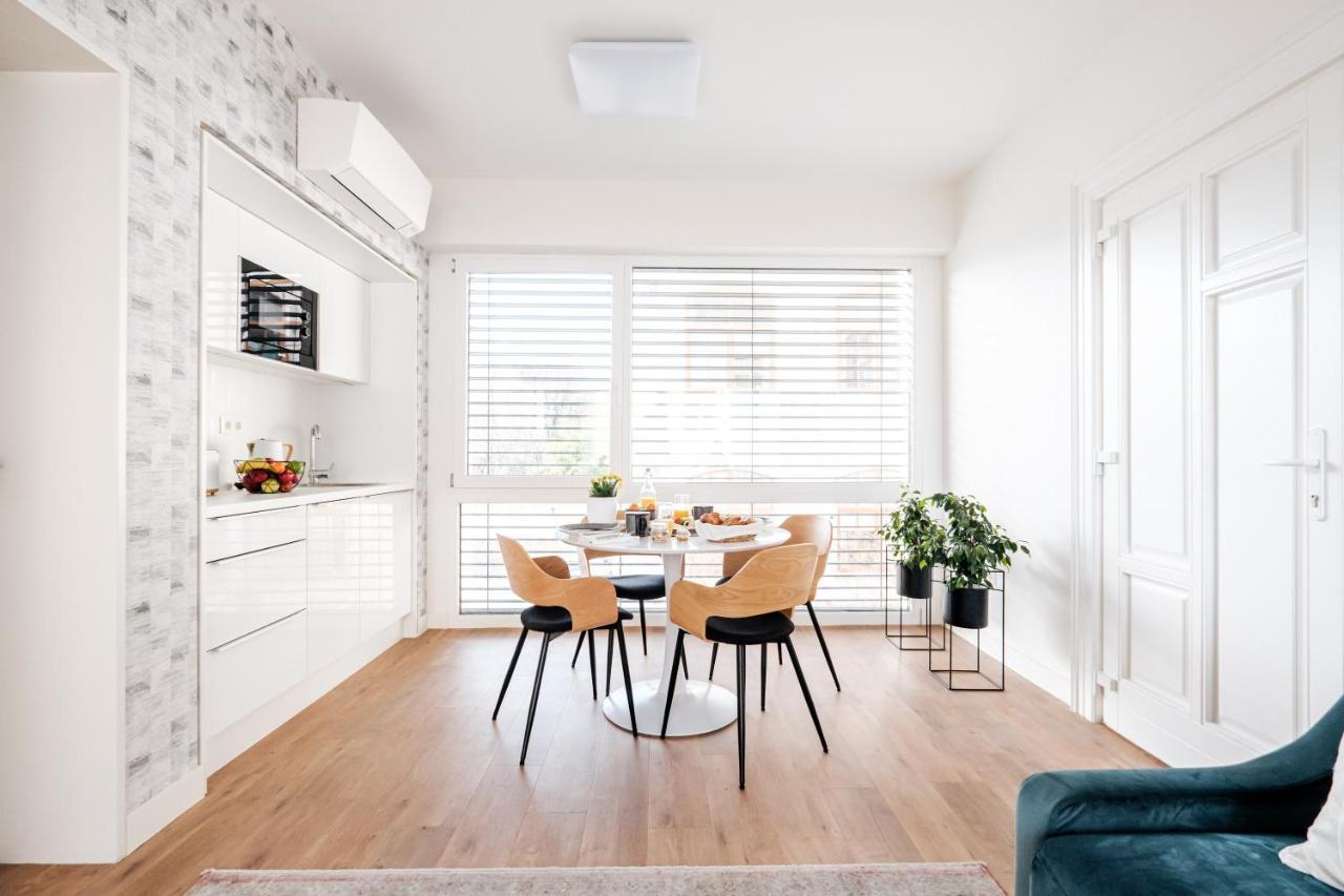 Adele Apartments Печ Екстериор снимка