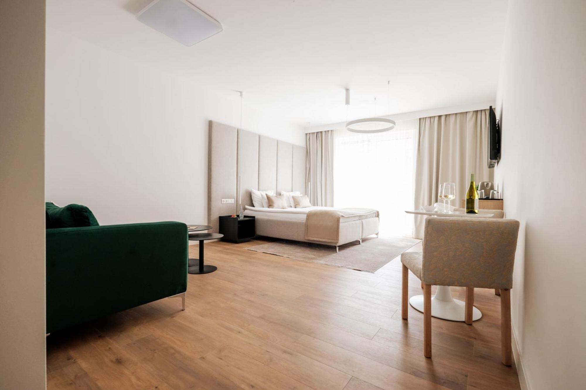 Adele Apartments Печ Екстериор снимка