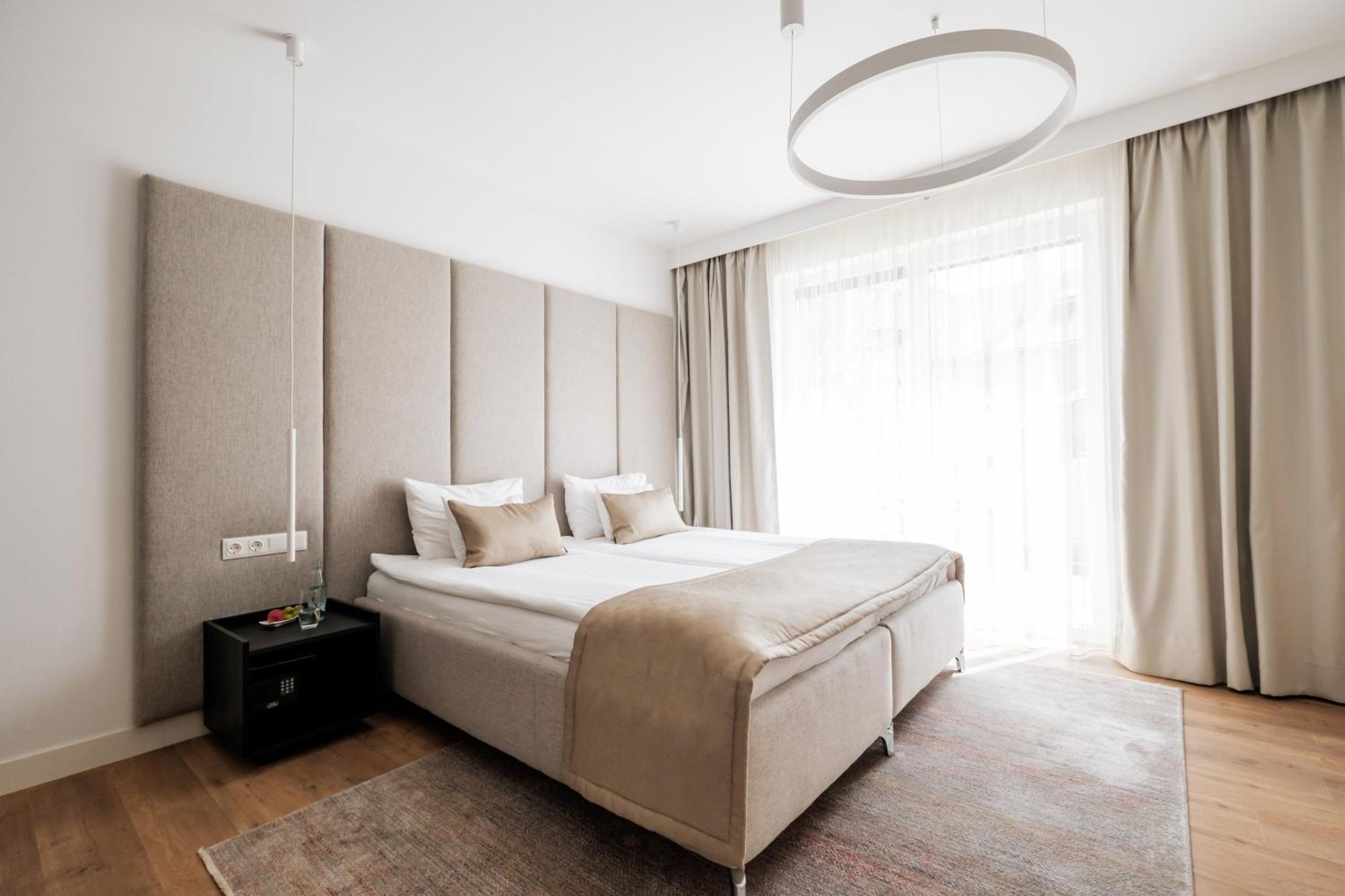 Adele Apartments Печ Екстериор снимка