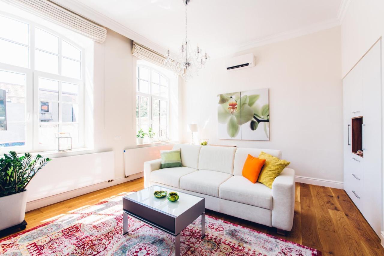 Adele Apartments Печ Екстериор снимка